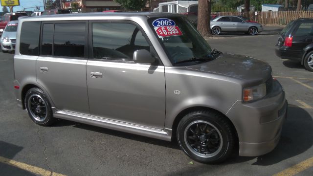 2005 Scion xB SW2