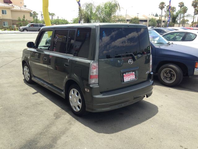 2005 Scion xB SW2