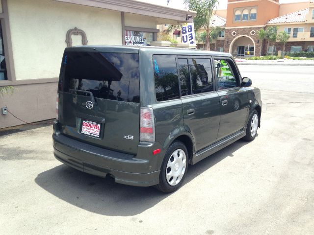 2005 Scion xB SW2