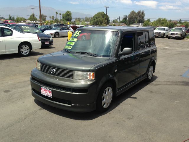 2005 Scion xB SW2