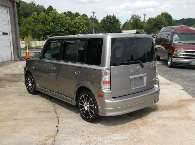 2005 Scion xB SW2