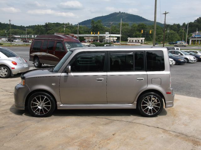 2005 Scion xB SW2