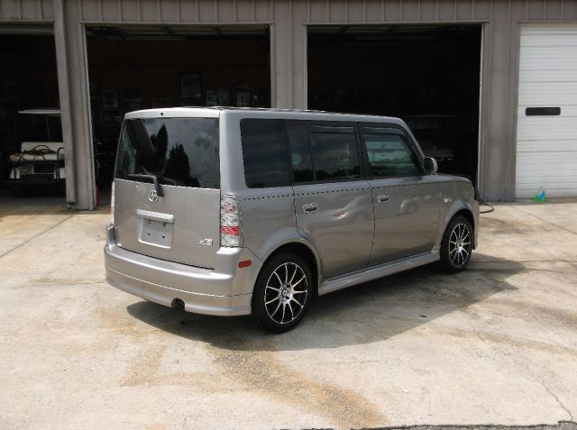 2005 Scion xB SW2