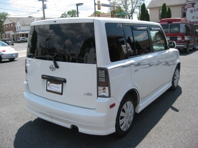 2005 Scion xB SW2