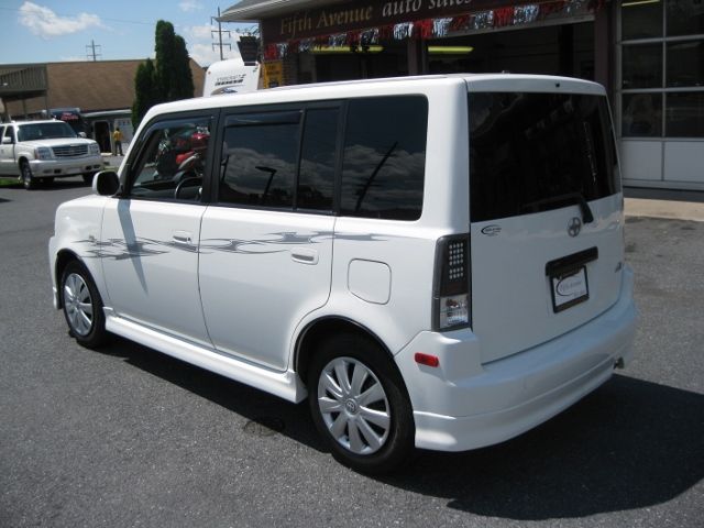 2005 Scion xB SW2