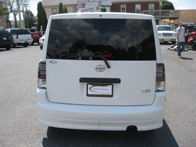 2005 Scion xB SW2