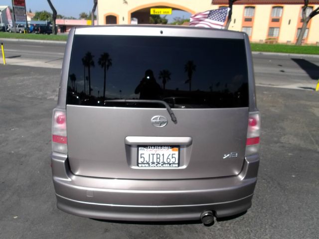 2005 Scion xB SW2