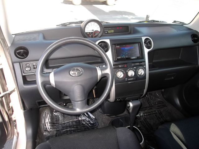 2005 Scion xB SW2