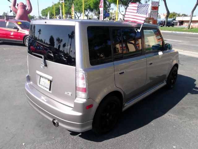 2005 Scion xB SW2