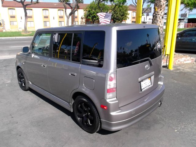 2005 Scion xB SW2