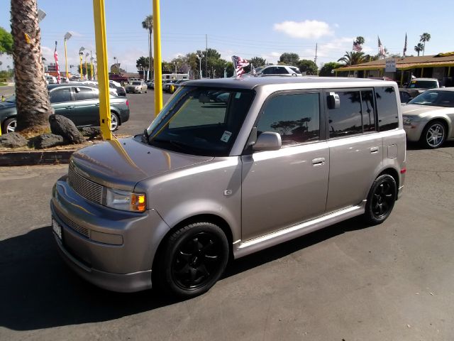 2005 Scion xB SW2