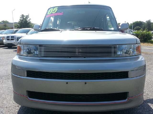 2005 Scion xB SW2