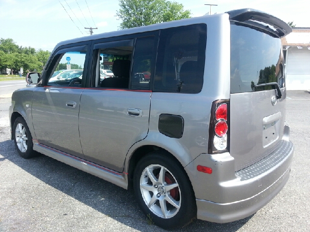 2005 Scion xB SW2