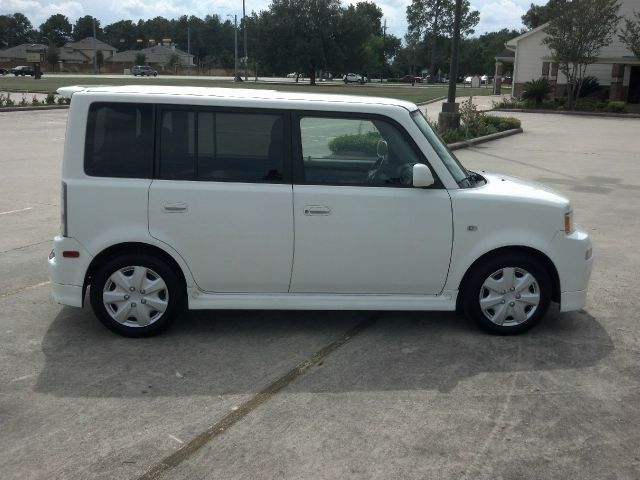 2005 Scion xB SW2