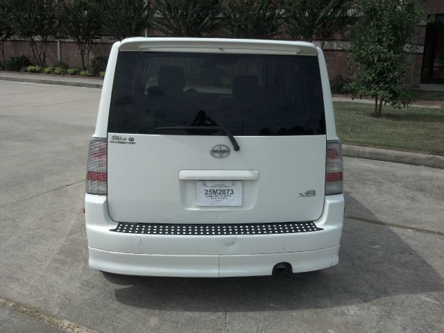 2005 Scion xB SW2