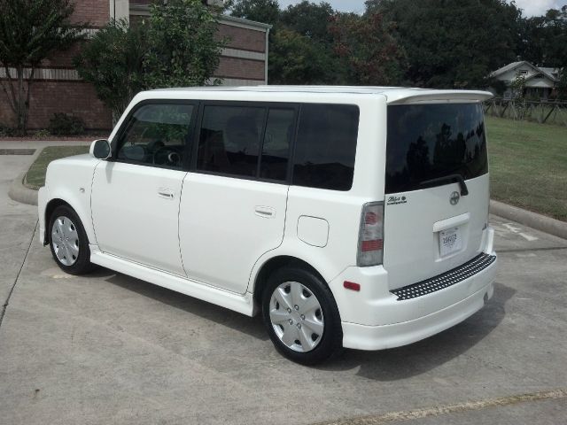 2005 Scion xB SW2