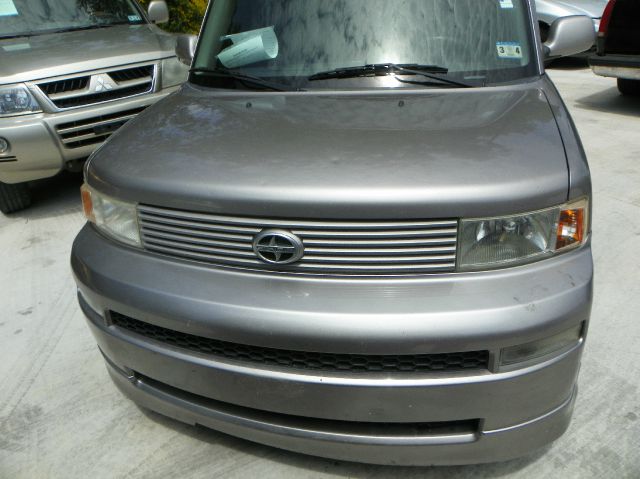 2005 Scion xB SW2