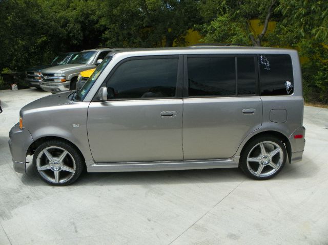 2005 Scion xB SW2