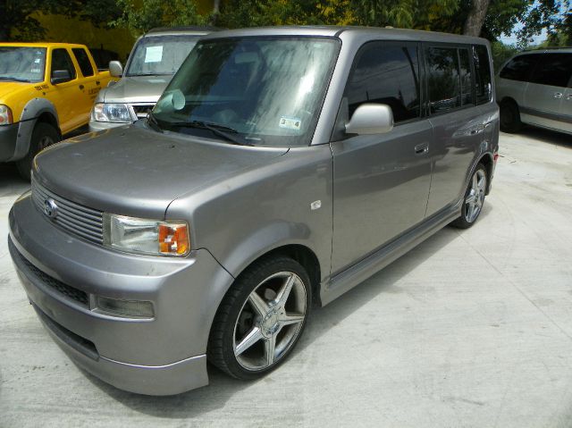 2005 Scion xB SW2