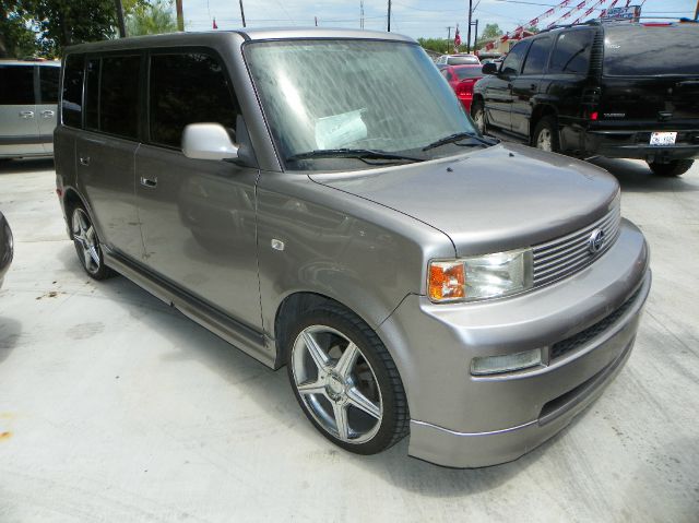 2005 Scion xB SW2