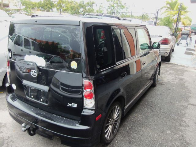 2005 Scion xB SW2