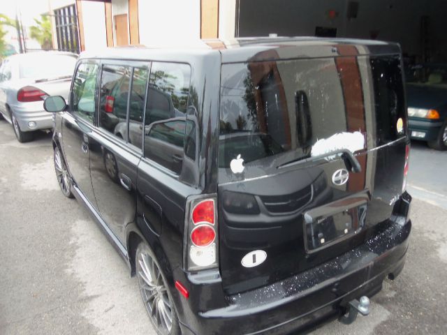 2005 Scion xB SW2