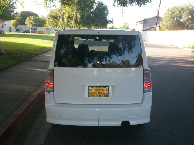 2005 Scion xB SW2