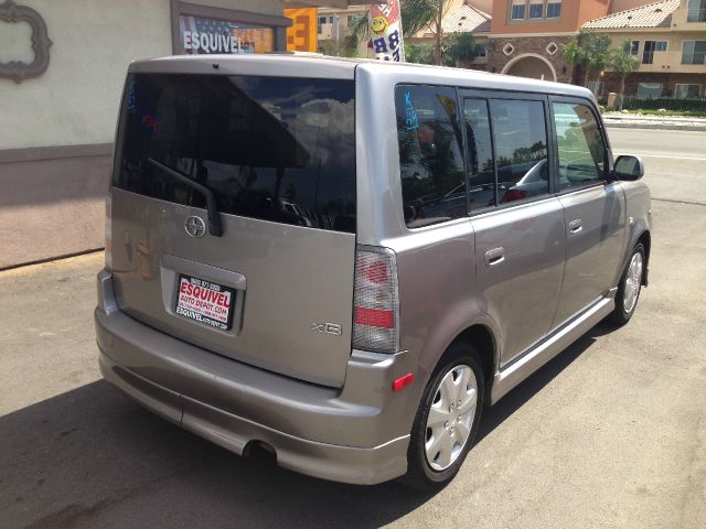 2005 Scion xB SW2