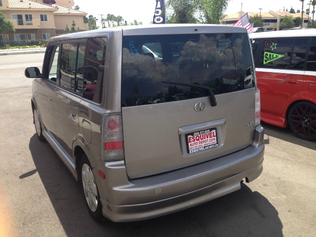 2005 Scion xB SW2