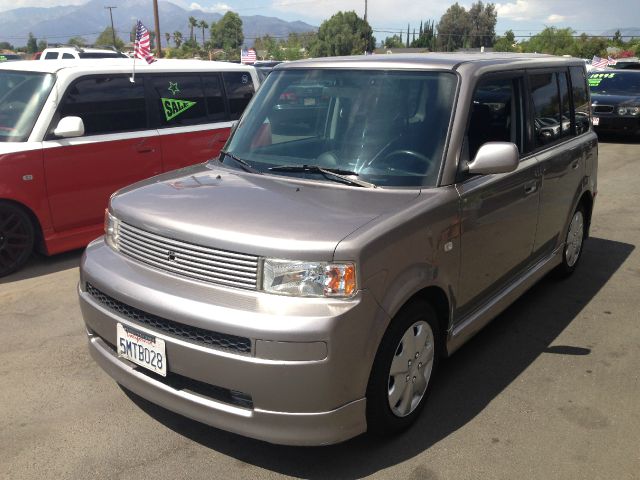 2005 Scion xB SW2