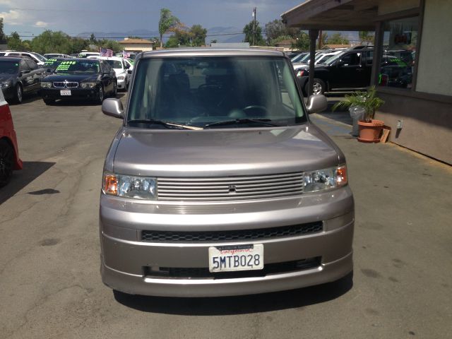 2005 Scion xB SW2