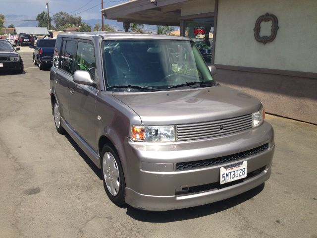 2005 Scion xB SW2