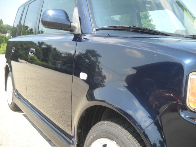 2005 Scion xB SW2