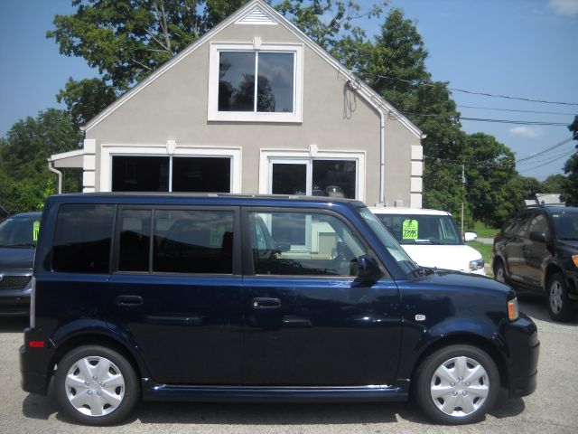 2005 Scion xB SW2