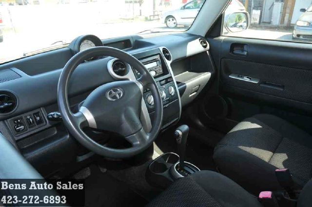 2005 Scion xB SW2