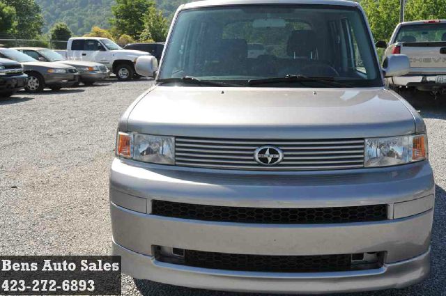 2005 Scion xB SW2