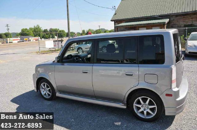 2005 Scion xB SW2