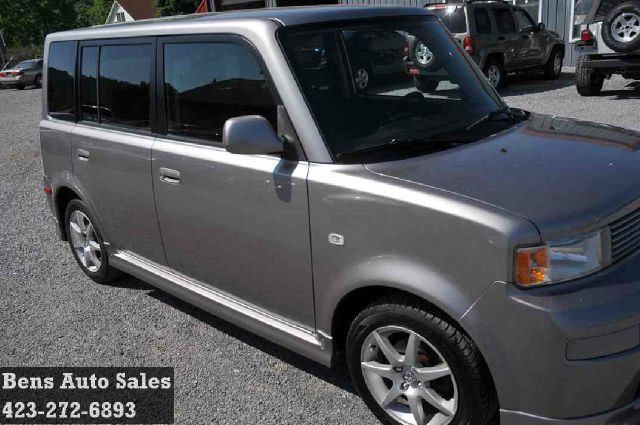 2005 Scion xB SW2