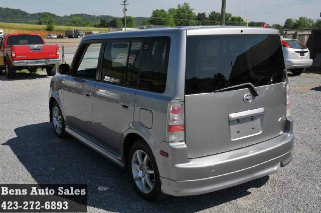 2005 Scion xB SW2