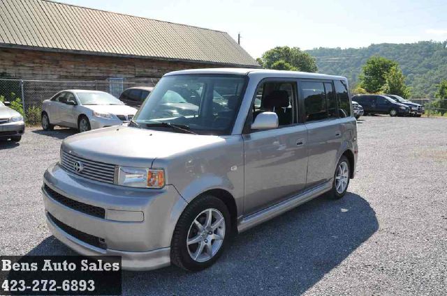 2005 Scion xB SW2