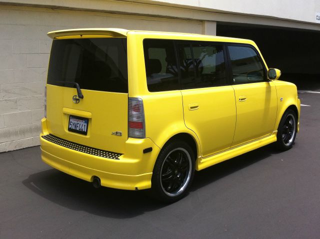 2005 Scion xB SW2