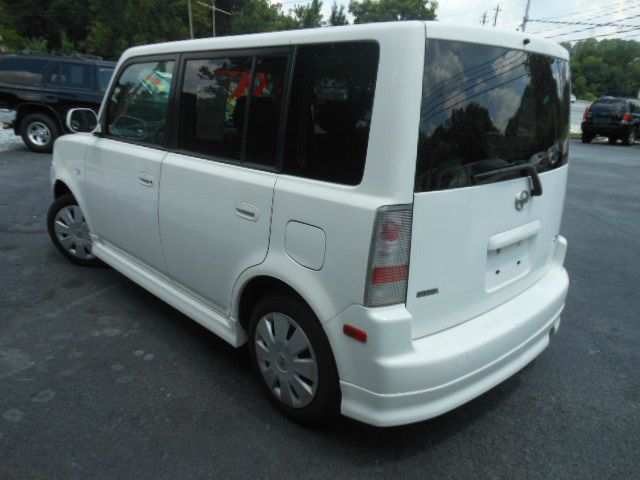 2006 Scion xB SW2