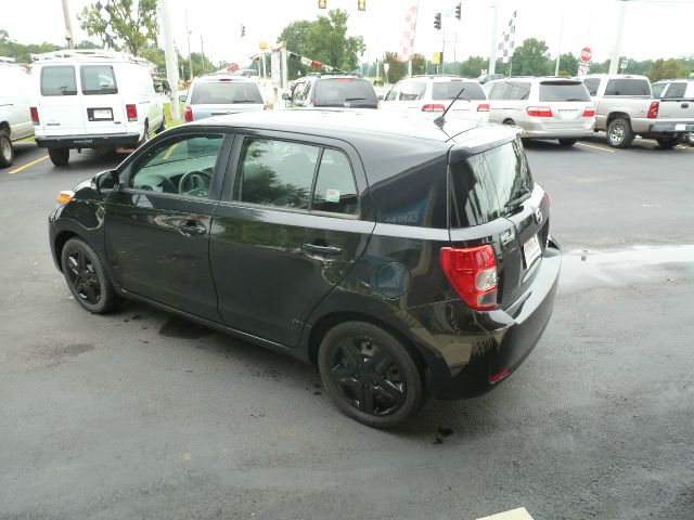 2009 Scion xD 4dr Sdn GLX V6 Auto