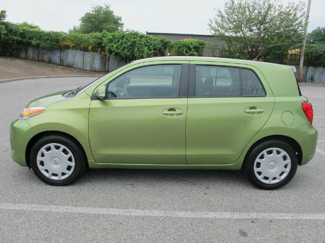 2009 Scion xD 4dr Sdn GLX V6 Auto