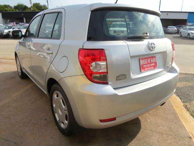 2009 Scion xD 4dr Sdn GLX V6 Auto