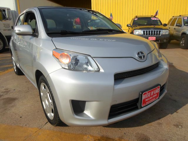 2009 Scion xD 4dr Sdn GLX V6 Auto