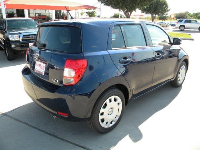 2010 Scion xD W/leather