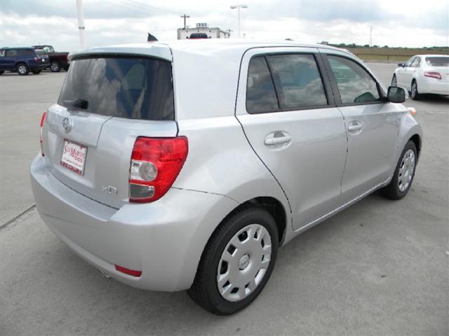 2010 Scion xD W/leather