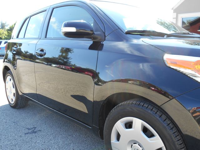 2010 Scion xD 4dr Sdn GLX V6 Auto