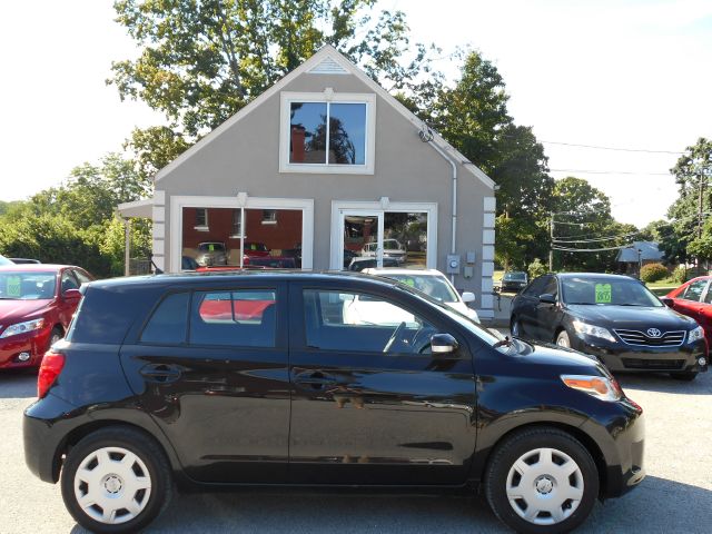 2010 Scion xD 4dr Sdn GLX V6 Auto